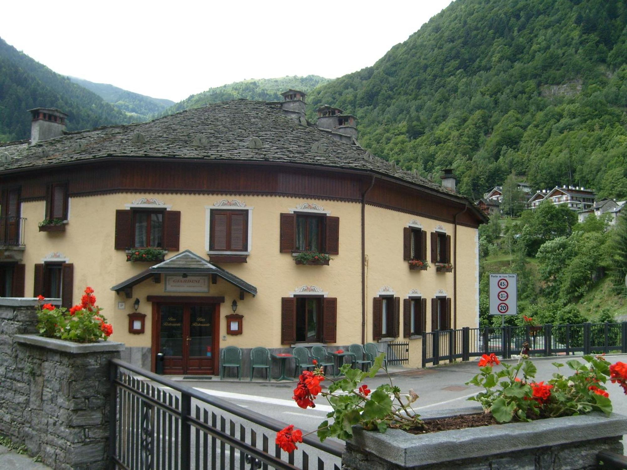 Hotel Residence Giardini Piode Luaran gambar